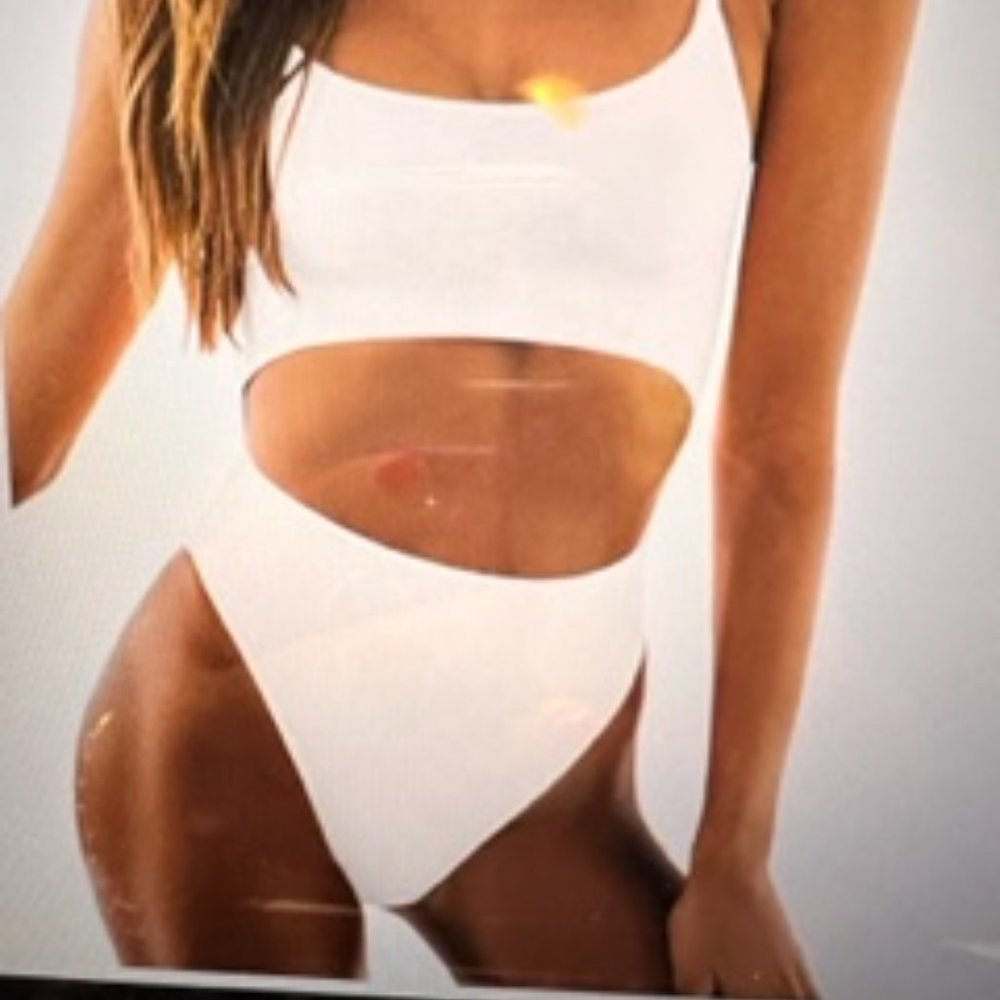 Meyeeka M scoop neck cut out front lace up back high cut monokini one piece NWOT